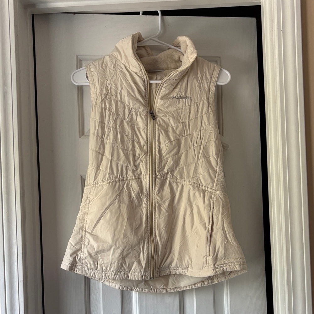 Columbia Women's Light Tan Quilted Vest
